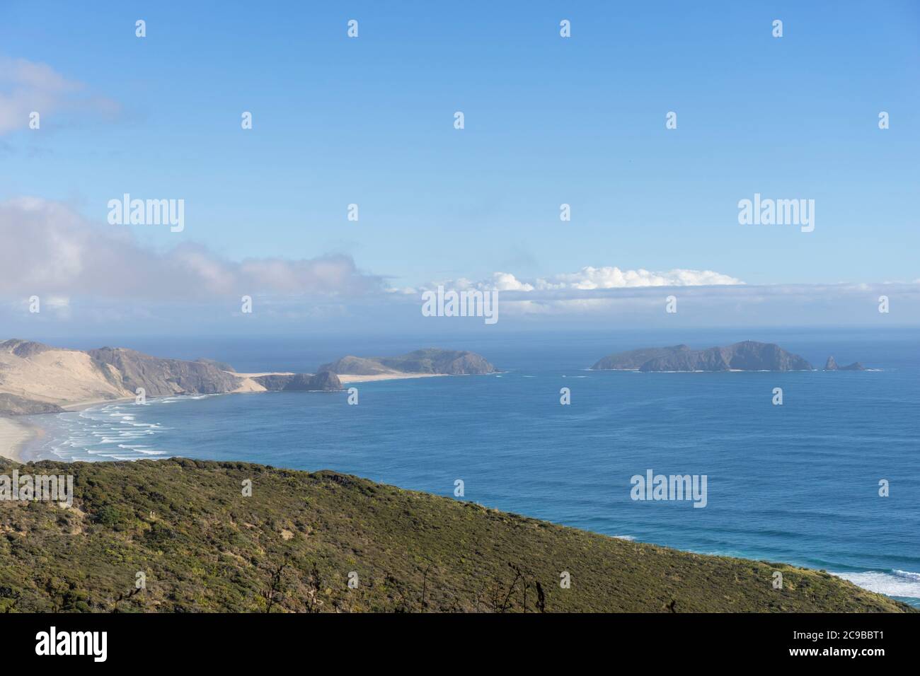 Cape Reinga North New Zealand Reiseziel. Blick auf den See, wo die Tasmanische See auf den Pazifischen Ozean trifft. Stockfoto