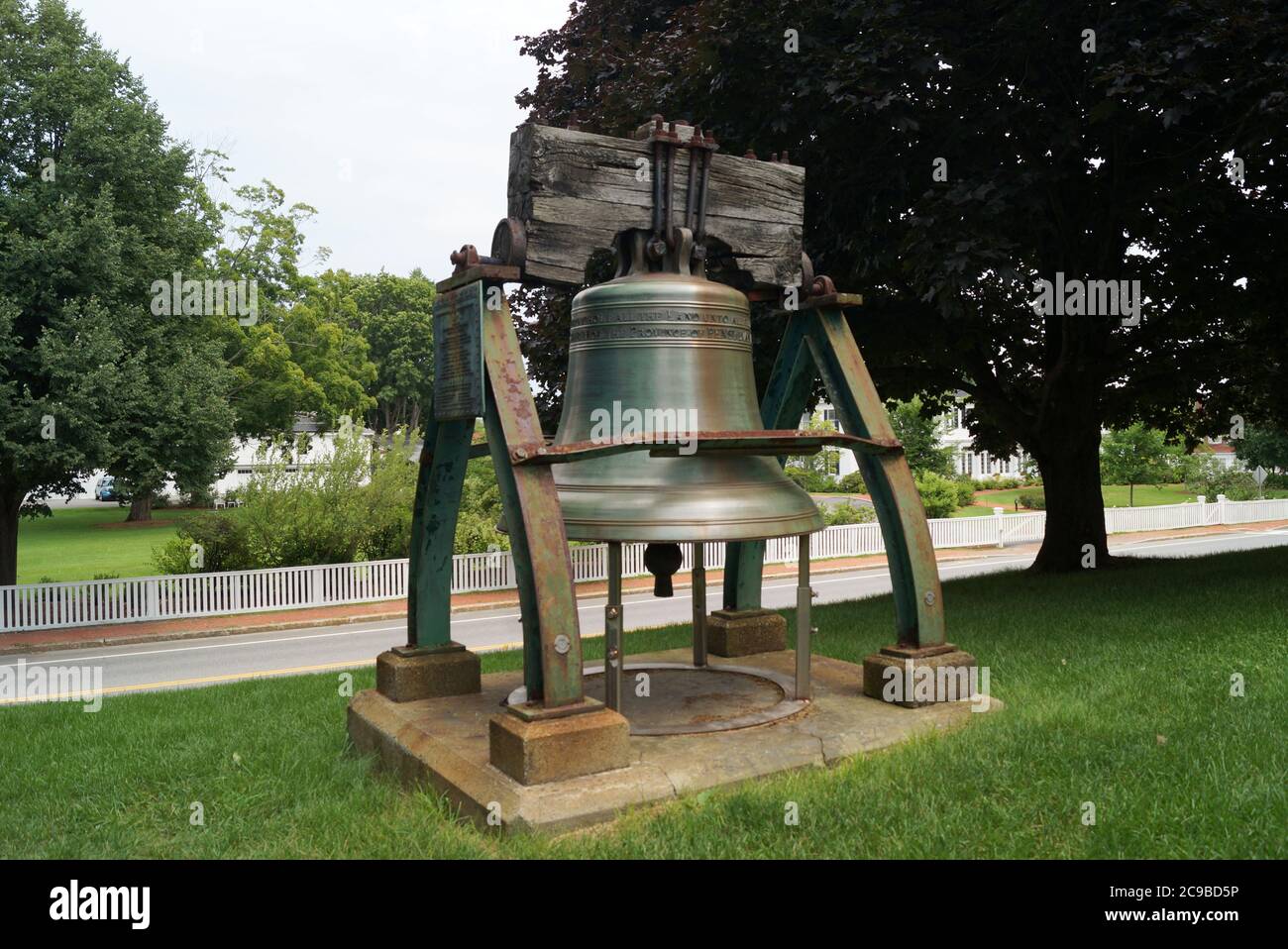 Liberty Bell Reproduction (2001), auf dem Gelände des State Capitol, Augusta, ME, USA Stockfoto