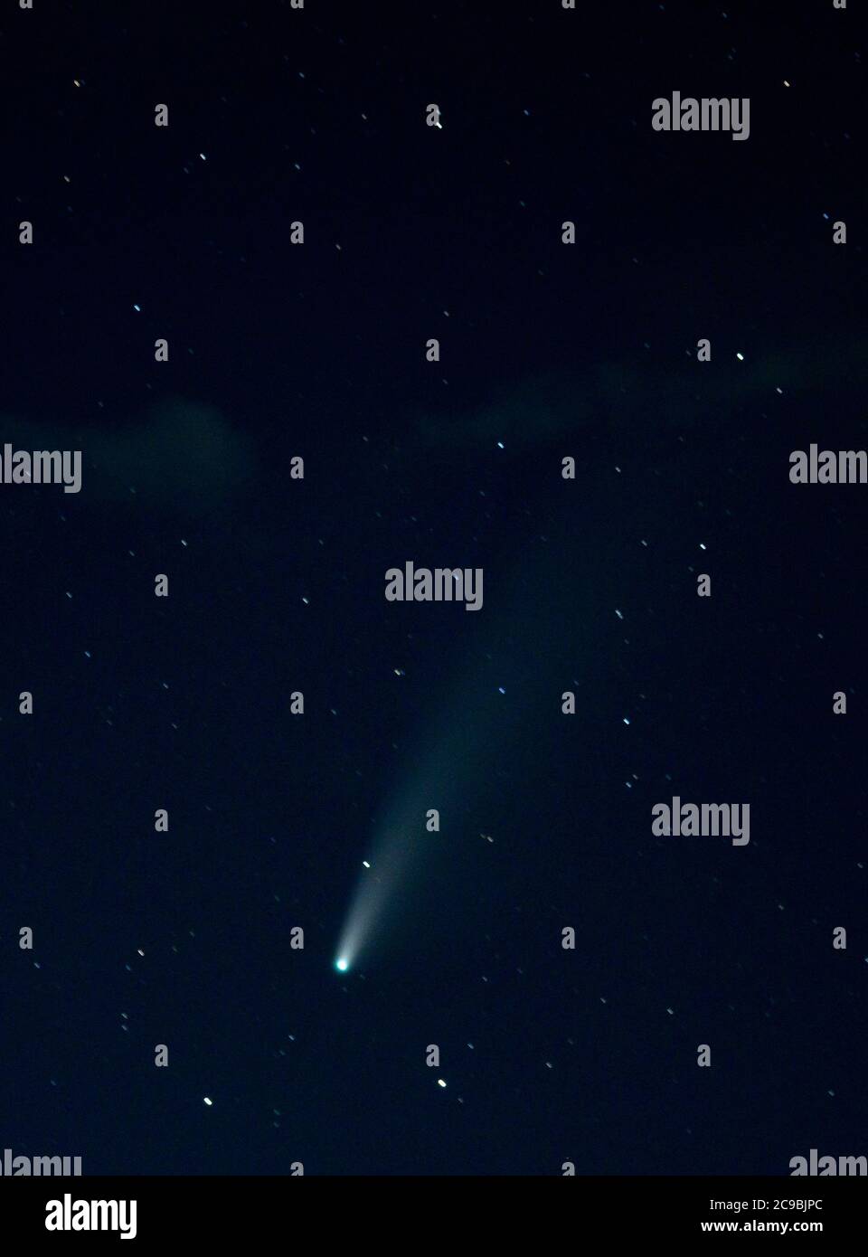 KEYS GAP, USA - 18. Juli 2020 - Comet NEOWISE fotografiert am Samstag, 18. Juli 2020 von Keys Gap, W.VA Der Komet wurde vom Near-Eart der NASA entdeckt Stockfoto