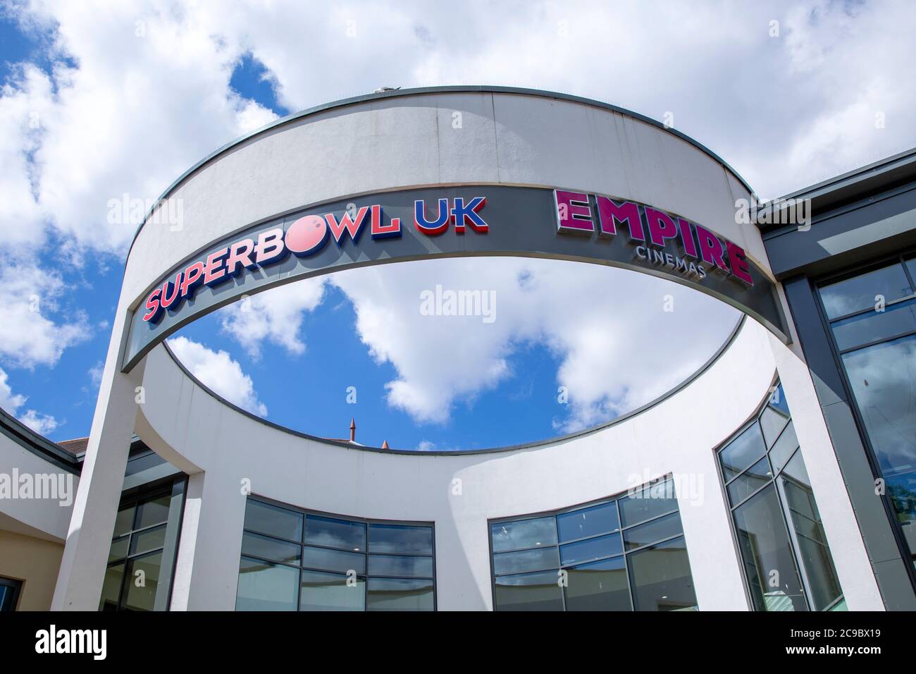 Superbowl UK und Empire Cinemas Gebäude Zeichen im Stadtzentrum von Ipswich, Suffolk, England, UK Buttermarket Einkaufszentrum Stockfoto