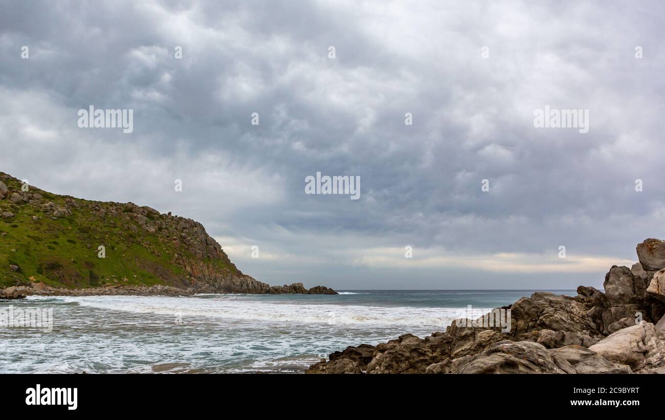 Eine stürmische Wolkenformation über dem Bluff in Victor Harbor South Australia am 28 2020. Juli Stockfoto