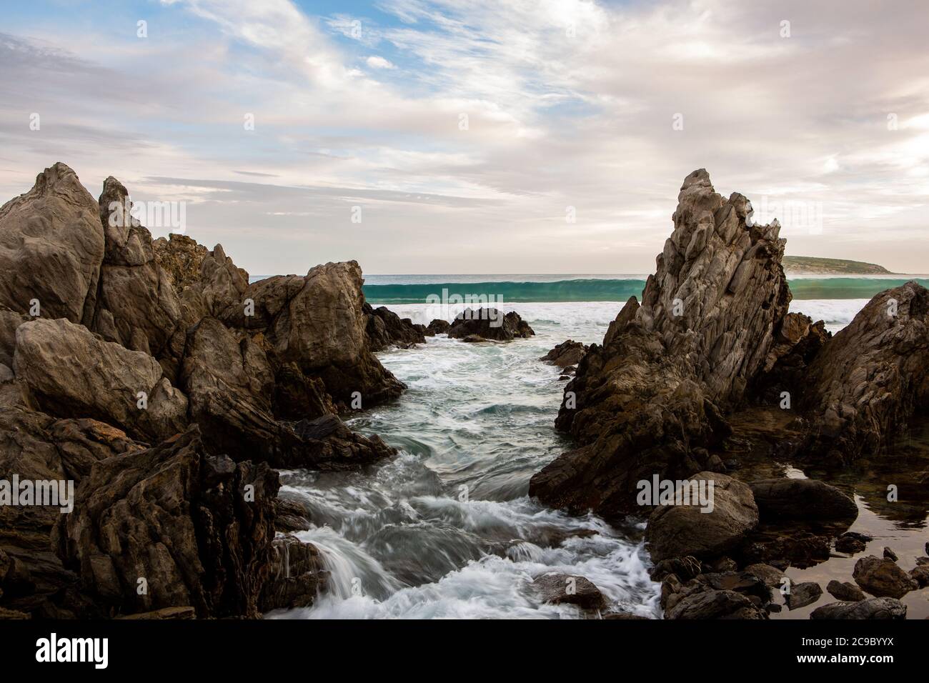 Die Felsformationen am Strand von Petrel Cove auf der Fleurieu Peninsula Victor Harbor South Australia am 28 2020. Juli Stockfoto