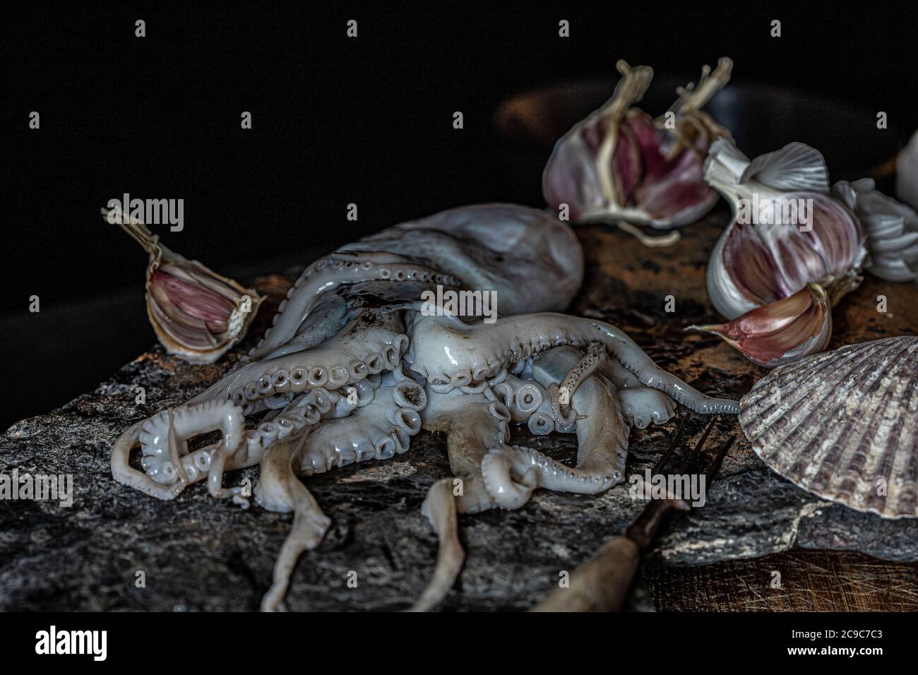 Frischer Oktopus mit Knoblauch Stockfoto