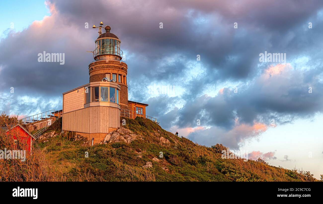 Der Hauptturm liegt an der Küste von Kullaberg im Südwesten Schwedens. Stockfoto