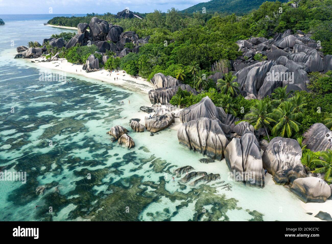 Insel 'La digue' auf den Seychellen. Silberner Strand mit Granitstein