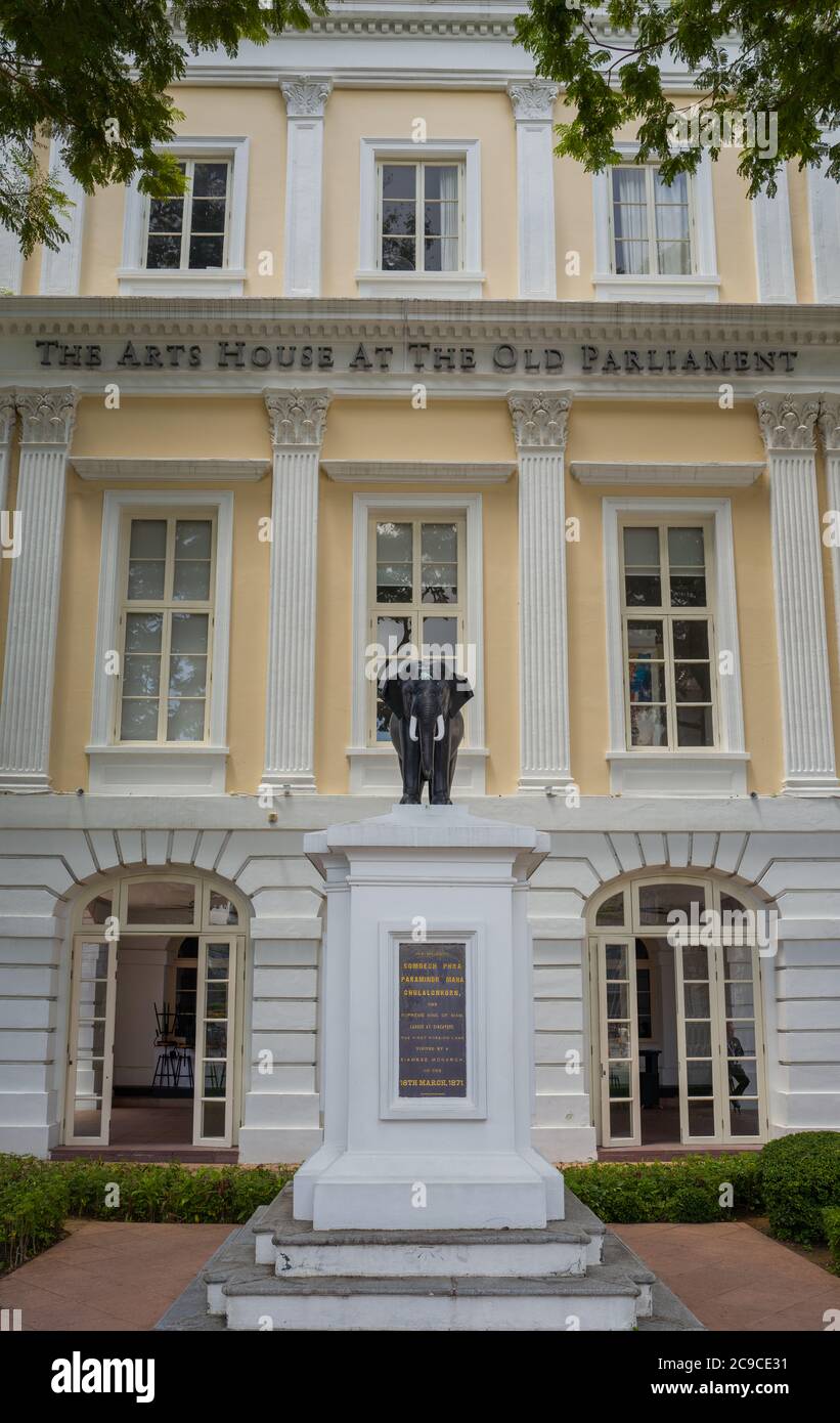 Fassade des Arts House im Alten Parlament (erbaut 1827) in Singapur. Heimat von Singapurs erstem parlament; fördert jetzt literarische Kunst und Kultur Stockfoto