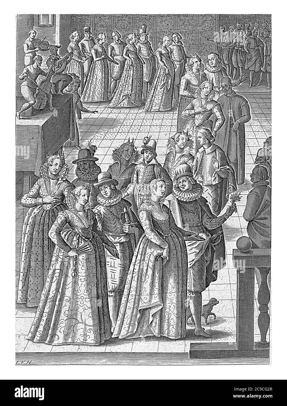Venezianischer Ball mit Männern und Frauen in einer Reihe, die Hand in Hand zu zweit gehen. Links von einer Bühne musizieren drei Männer mit einer Lira da braccio, einer Gambe Stockfoto