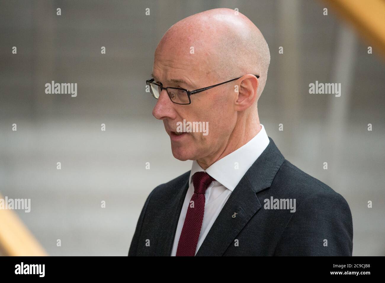 GEPOOLTE BILDER Edinburgh, Schottland, Großbritannien. Juli 2020. Im Bild: John Swinney MSP - Depute First Minister of Scotland, und Kabinettsminister für Bildung, gesehen Rede während eines Interviews. Quelle: Colin Fisher/Alamy Live News Stockfoto