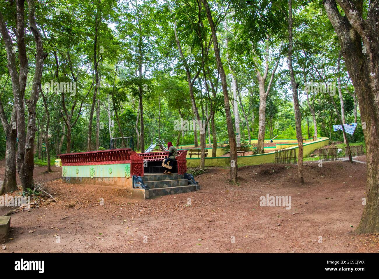 Touristen beobachten cottoor kappakadu Kleinkinder Elefant in Elefant Rehabilitationszentrum, Thiruvananthapuram, Kerala, Indien, Asien, PRADEEP SUBRAMANIAN Stockfoto