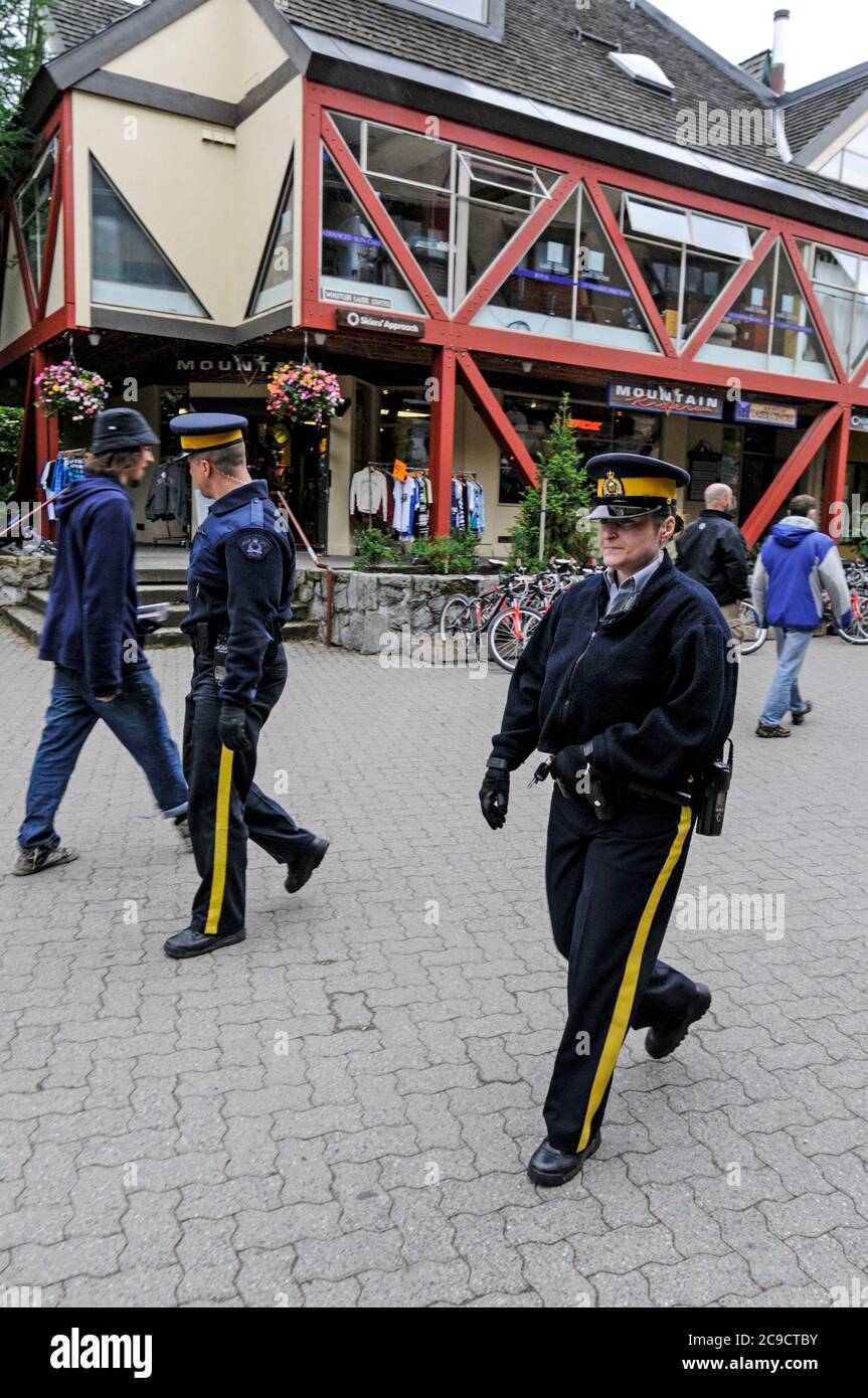 Zwei Polizisten zu Fuß Patrouille in Whistler, British Columbia, Kanada Stockfoto