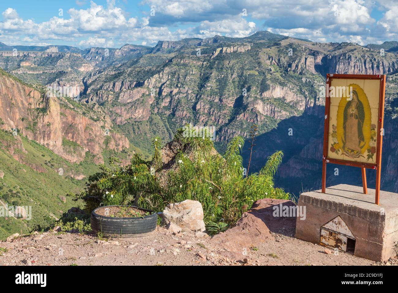 Schrein Mit Blick Auf Batopilas Canyon Scenic View, Chihuahua State, Mexiko. Teil des Copper Canyon Komplexes. Stockfoto
