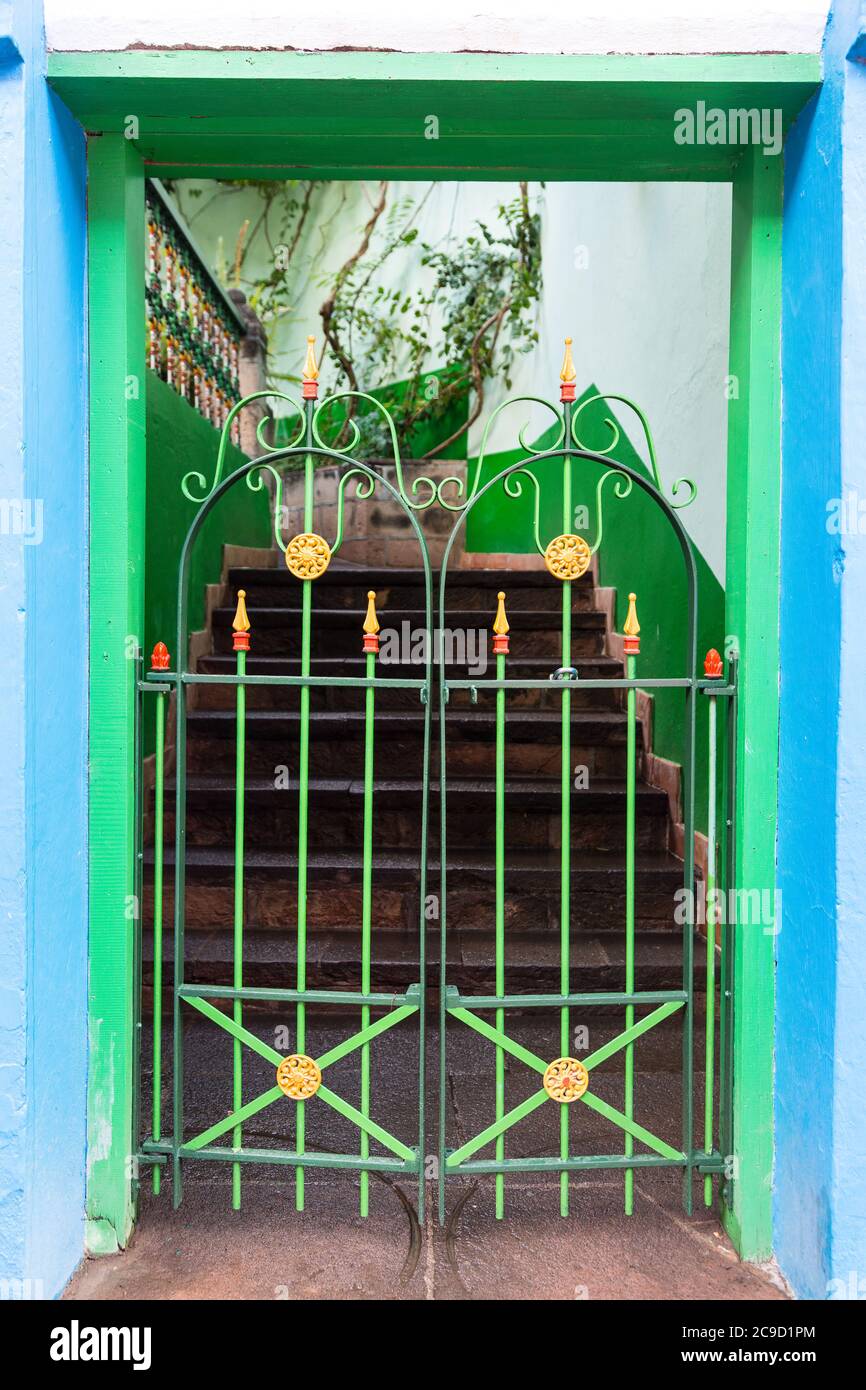 Batopilas, Chihuahua, Mexiko. Eingangstor zum Riverside Lodge Hotel. Stockfoto