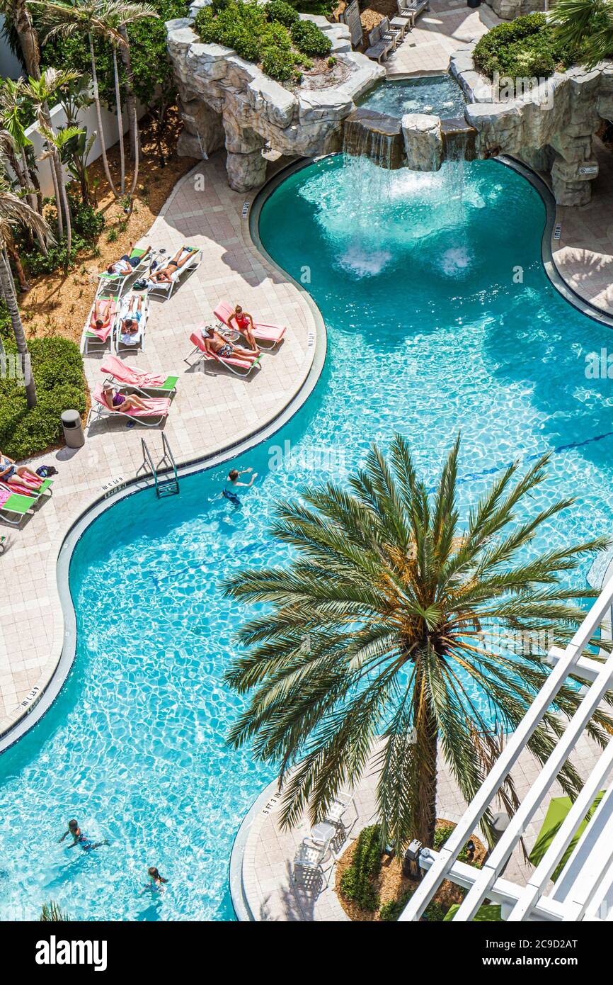 Orlando, Florida, Hyatt Regency, Hotel, Swimmingpool, Blick von oben vom Balkon aus, Palmen, FL100531018 Stockfoto