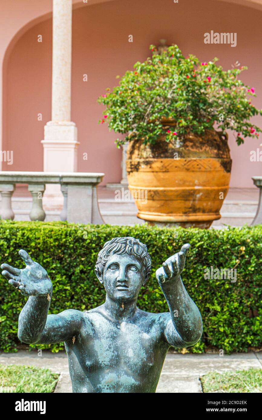 Das Museum für Kunst, Anwesen, klassische Skulptur, Besucher reisen auf Reisen touristischer Tourismus Wahrzeichen von Florida, John and & Mable Ringling Stockfoto