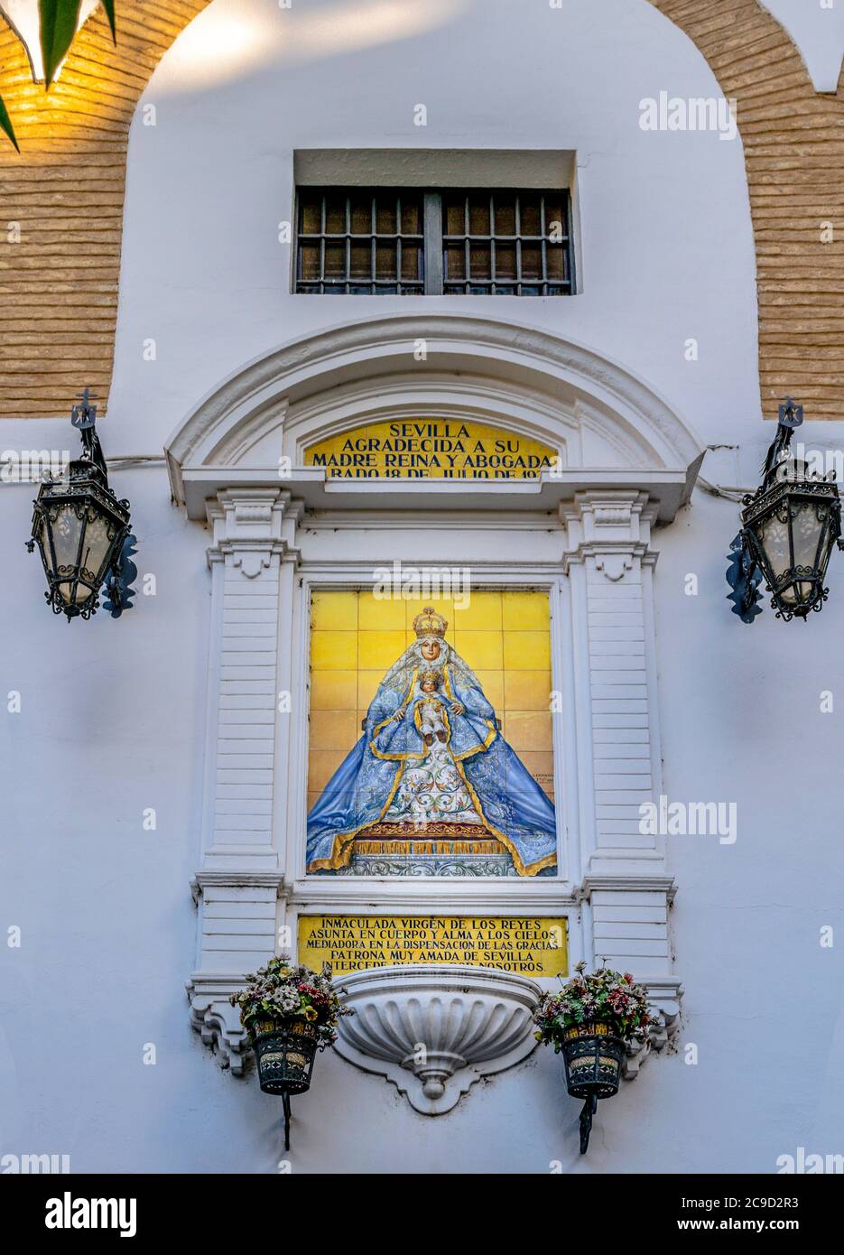 2826 Keramik Altarbild der Plaza Virgen de los Reyes Sevilla Spanien - Unsere Liebe Frau der Könige Stockfoto