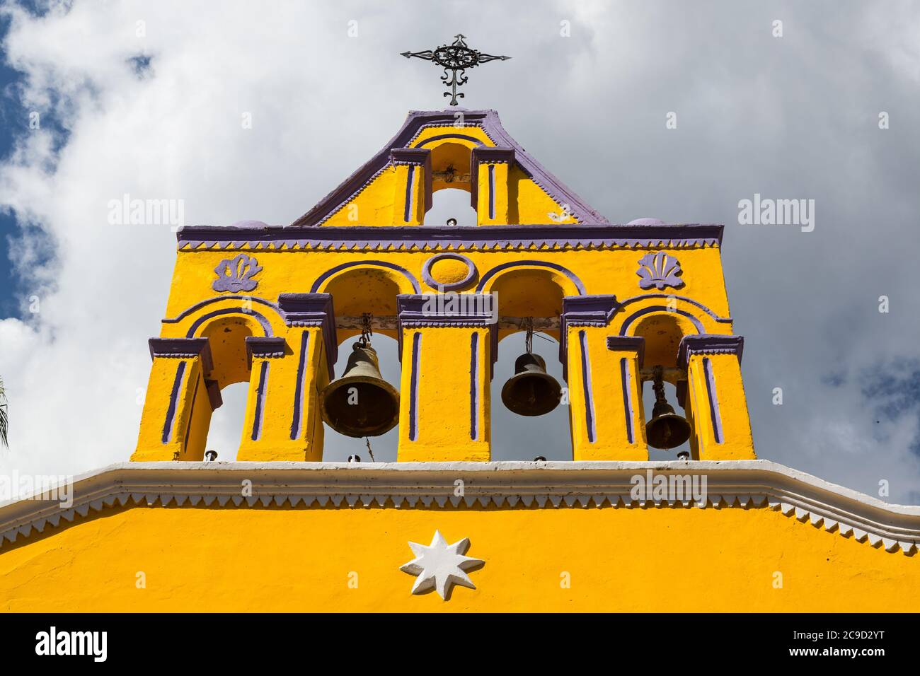 Batopilas, Chihuahua, Mexiko. Glocken der Batopilas Kirche, Parroquia de Nuestra Senora del Carmen. Stockfoto