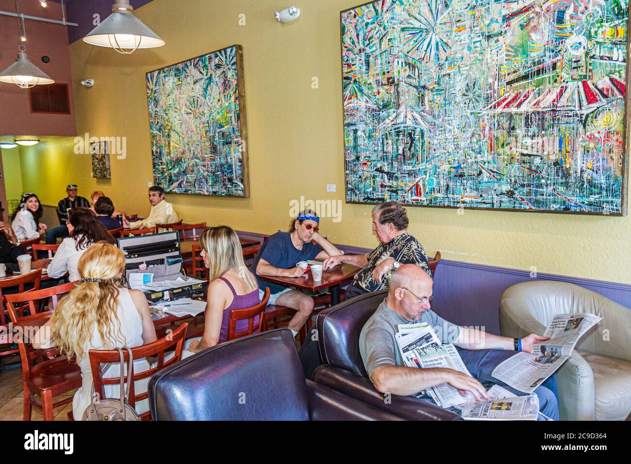 Orlando, Florida, Main Street, Café, Besucher reisen reisen Reise touristischer Tourismus Wahrzeichen Kultur Kultur Kultur, Urlaub Gruppe Menschen Pers Stockfoto