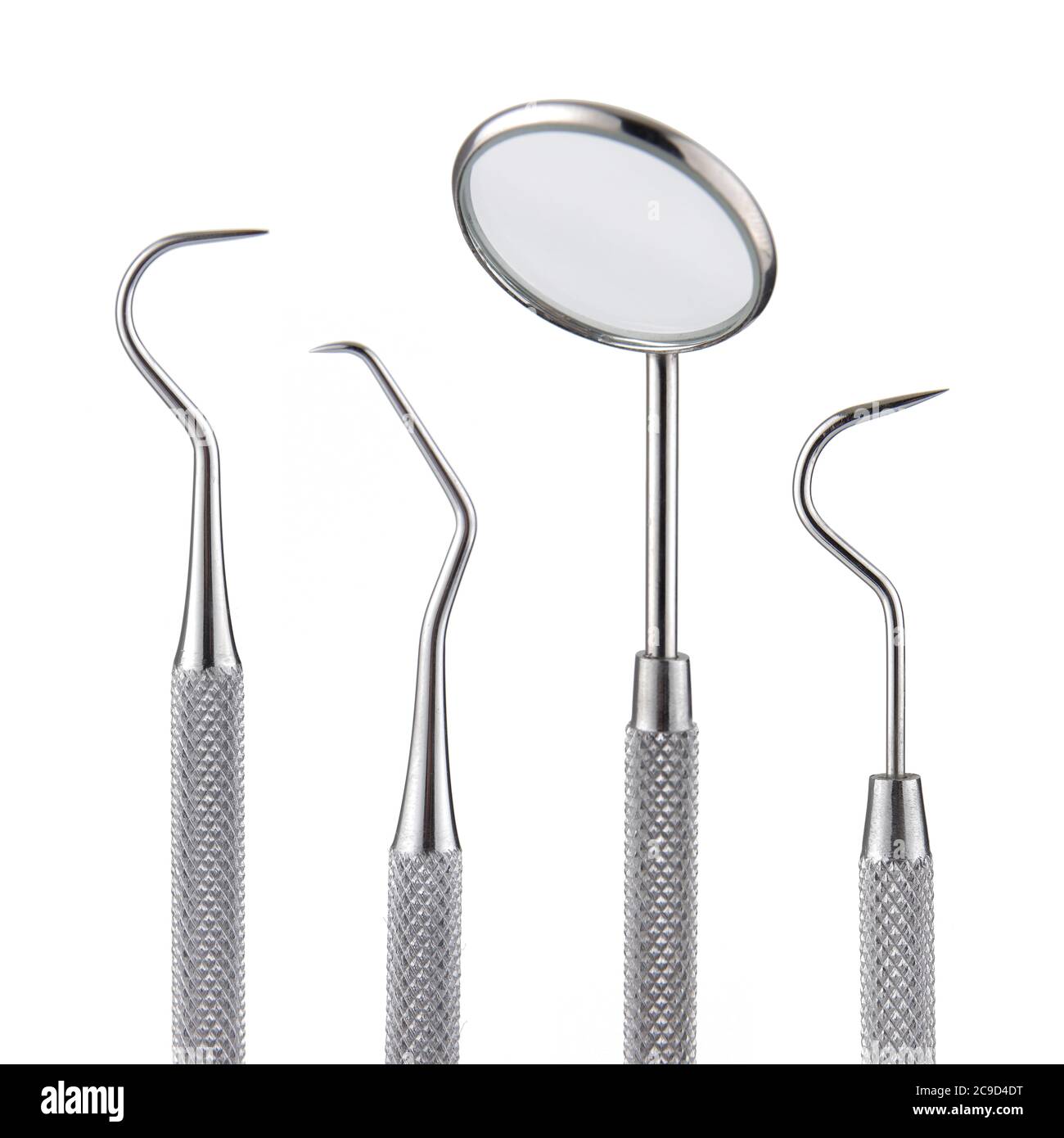Dentalwerkzeuge. Spiegel Scaler und Sichelsonde Dental Explorer auf weiß Stockfoto