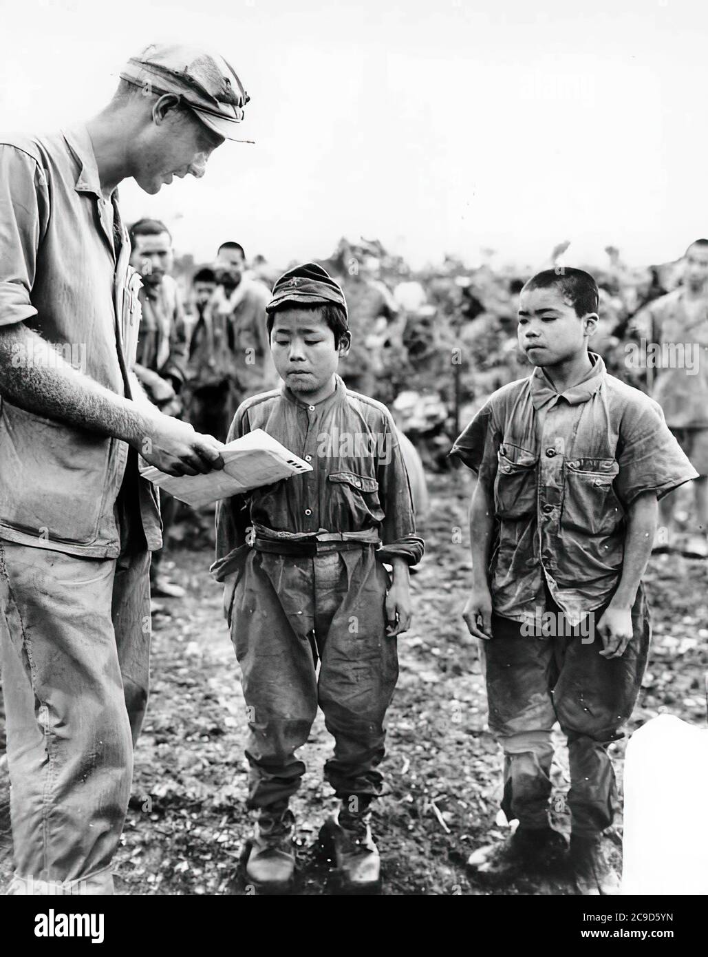 Die blutige und lange Schlacht von OKINAWA in Japan im Jahr 1945. Die Schlacht war eine der blutigsten im PazifikDie blutige und lange Schlacht von OKINAWA in Japan im Jahr 1945. Die Schlacht war eine der blutigsten im Pazifik Stockfoto