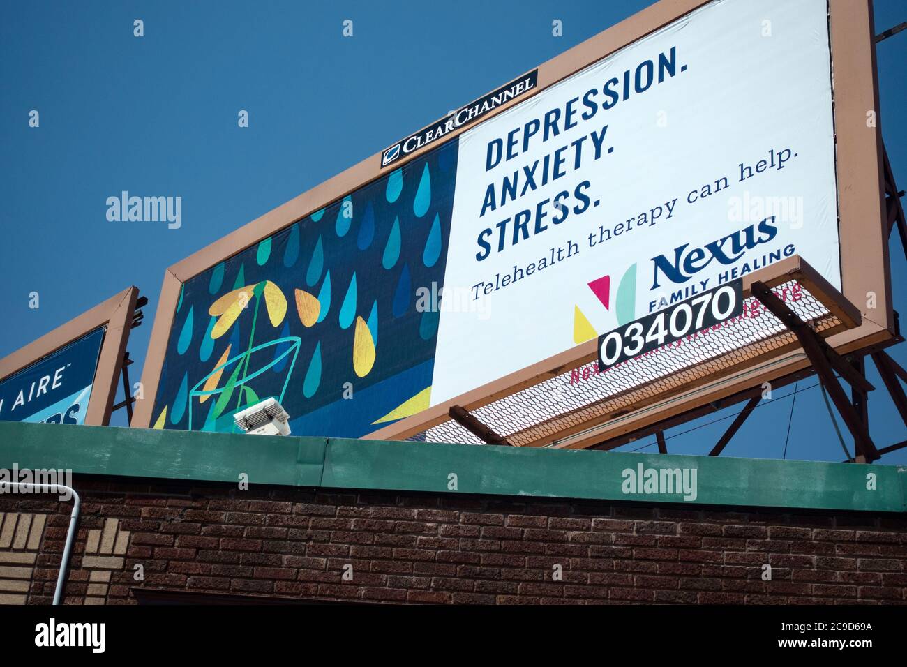 Reklametafel, die telemedizinische Therapie für Depression, Angst und Stress befürwortet. St. Paul Minnesota, USA Stockfoto