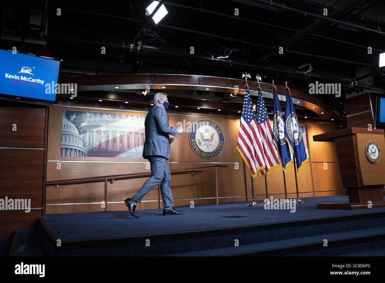 Washington, Usa. Juli 2020. Der Anführer der House Minority Kevin McCarthy, R-Calif., kommt am Donnerstag, den 30. Juli 2020, zu einer wöchentlichen Pressekonferenz im US-Kapitol in Washington, DC, USA, an. Foto von Sarah Silbiger/UPI Kredit: UPI/Alamy Live Nachrichten Stockfoto