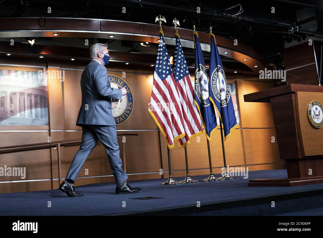 Washington, Usa. Juli 2020. Der Anführer der House Minority Kevin McCarthy, R-Calif., kommt am Donnerstag, den 30. Juli 2020, zu einer wöchentlichen Pressekonferenz im US-Kapitol in Washington, DC, USA, an. Foto von Sarah Silbiger/UPI Kredit: UPI/Alamy Live Nachrichten Stockfoto