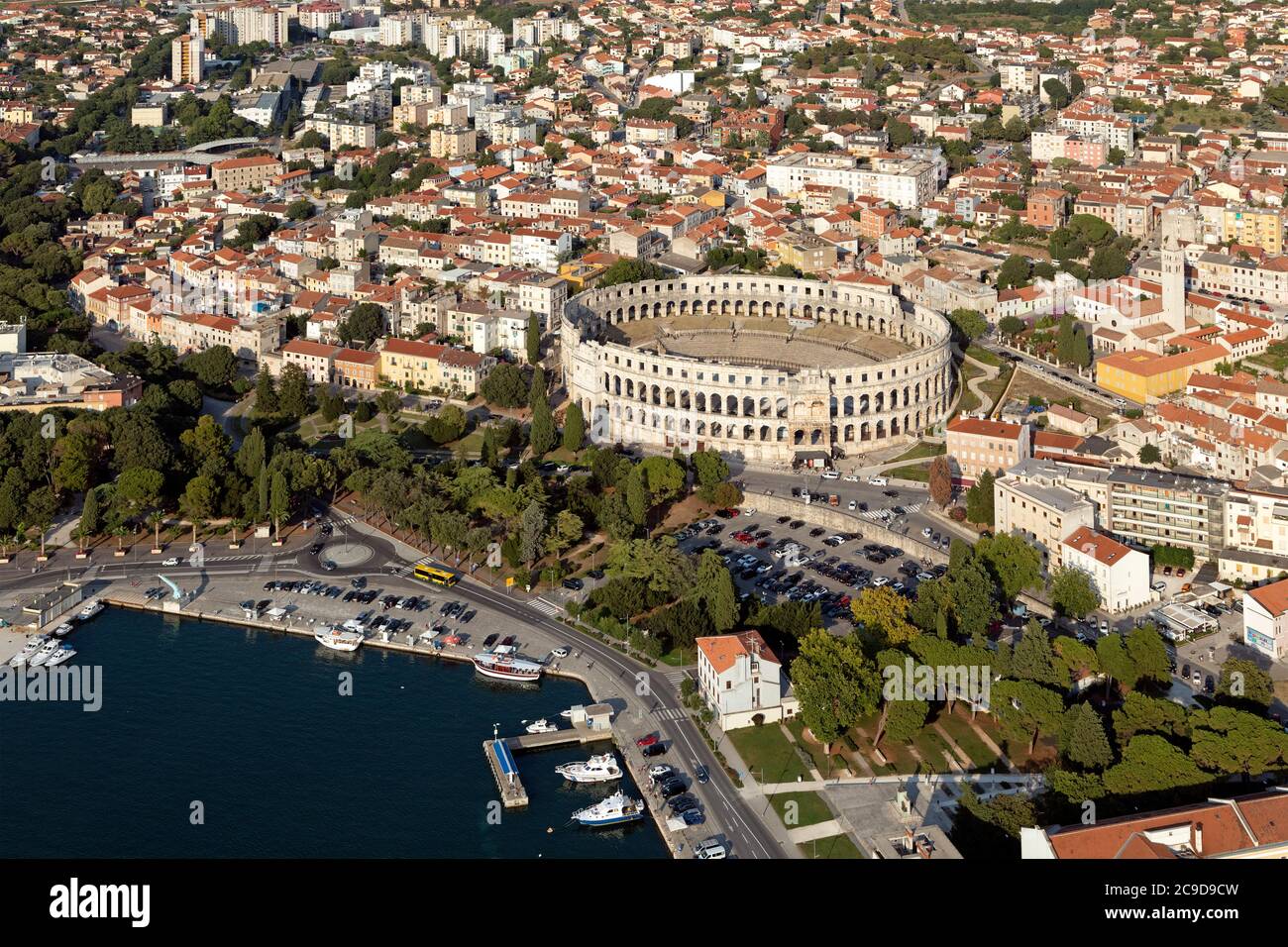 Luftaufnahme, Pula mit römischem Amphitheater, Istrien, Kroatien Stockfoto