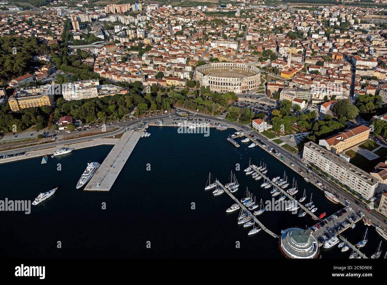 Luftaufnahme, Pula mit römischem Amphitheater, Istrien, Kroatien Stockfoto