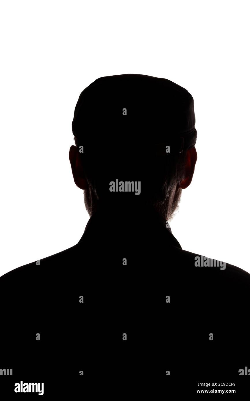 Porträt eines alten Mannes, in einer Spitzenmütze, mit Bart, Rückansicht - dunkel isoliert Silhouette Stockfoto