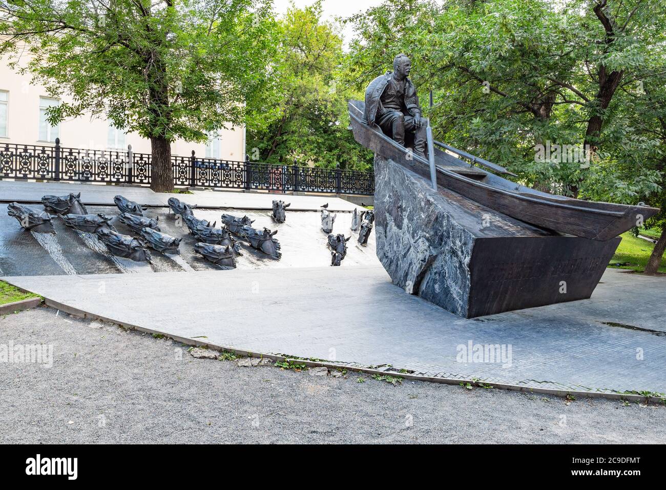 MOSKAU, RUSSLAND - 19. JULI 2020: Denkmal des sowjetischen Schriftstellers, Nobelpreis für Literatur, Michail Alexandrowitsch Scholochow auf dem Gogolewski Boulevard in Mosco Stockfoto