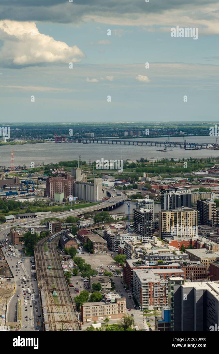 Eine Reihe bekannter und berühmter Gebäude aus der Skyline von Montreal, vom Place Ville Marie aus gesehen Stockfoto