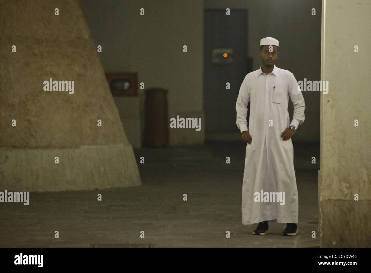 Muslimischer junger Mann in Souq Waqif, Doha, Katar Stockfoto