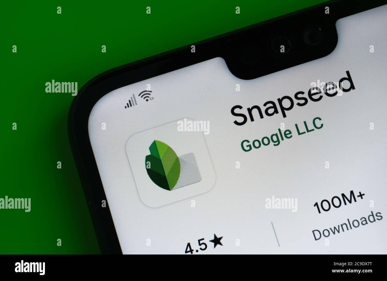 Stone / Großbritannien - Juli 30 2020: Snapseed App auf der Ecke des Mobiltelefons gesehen. Stockfoto