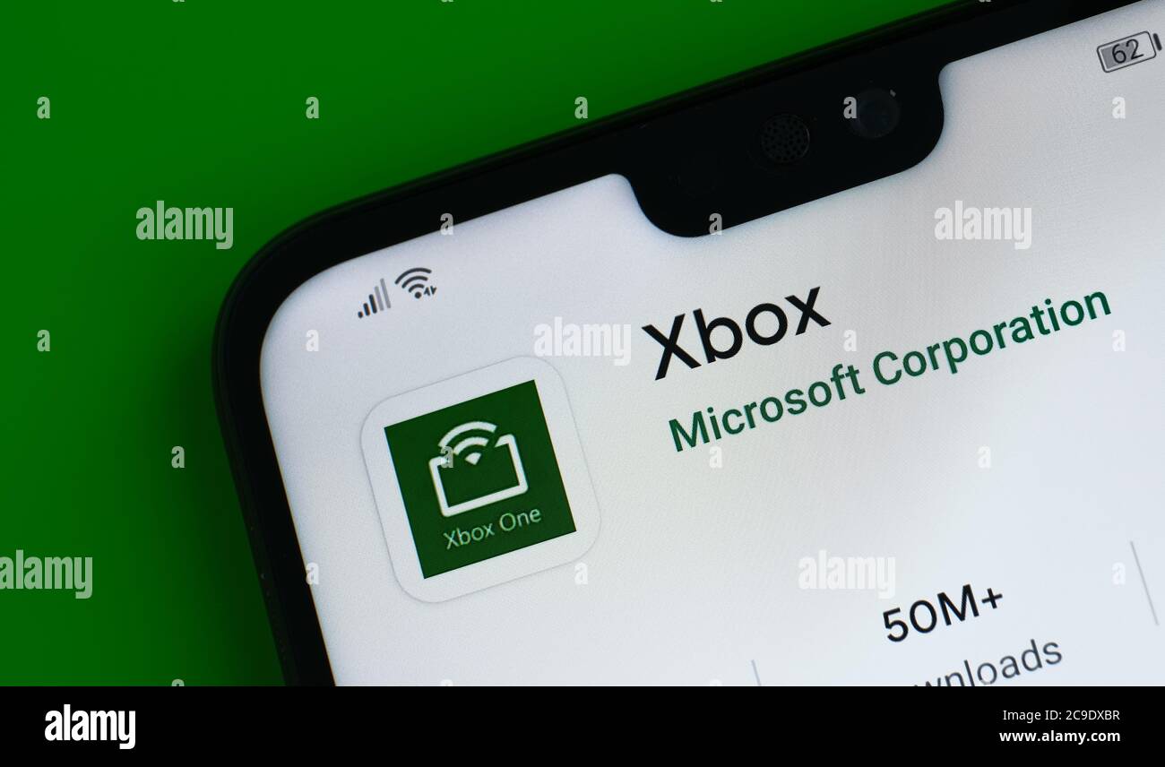 Stone / Großbritannien - Juli 30 2020: Xbox App auf der Ecke des Mobiltelefons gesehen. Stockfoto