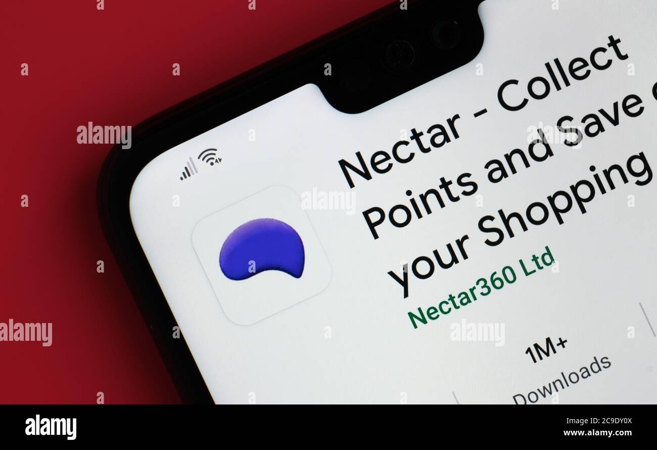 Stone / Vereinigtes Königreich - Juli 30 2020: Nectar App auf der Ecke des Mobiltelefons gesehen. Stockfoto