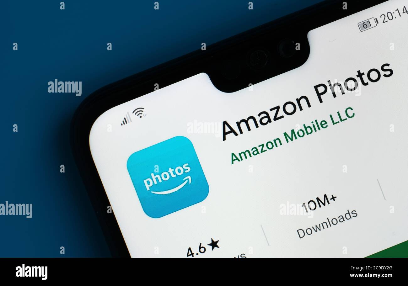 Stone / Großbritannien - Juli 30 2020: Amazon Fotos App auf der Ecke des Mobiltelefons gesehen. Stockfoto