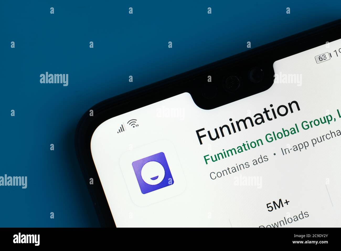 Stone / Großbritannien - Juli 30 2020: Funimation App auf der Ecke des Mobiltelefons gesehen. Stockfoto