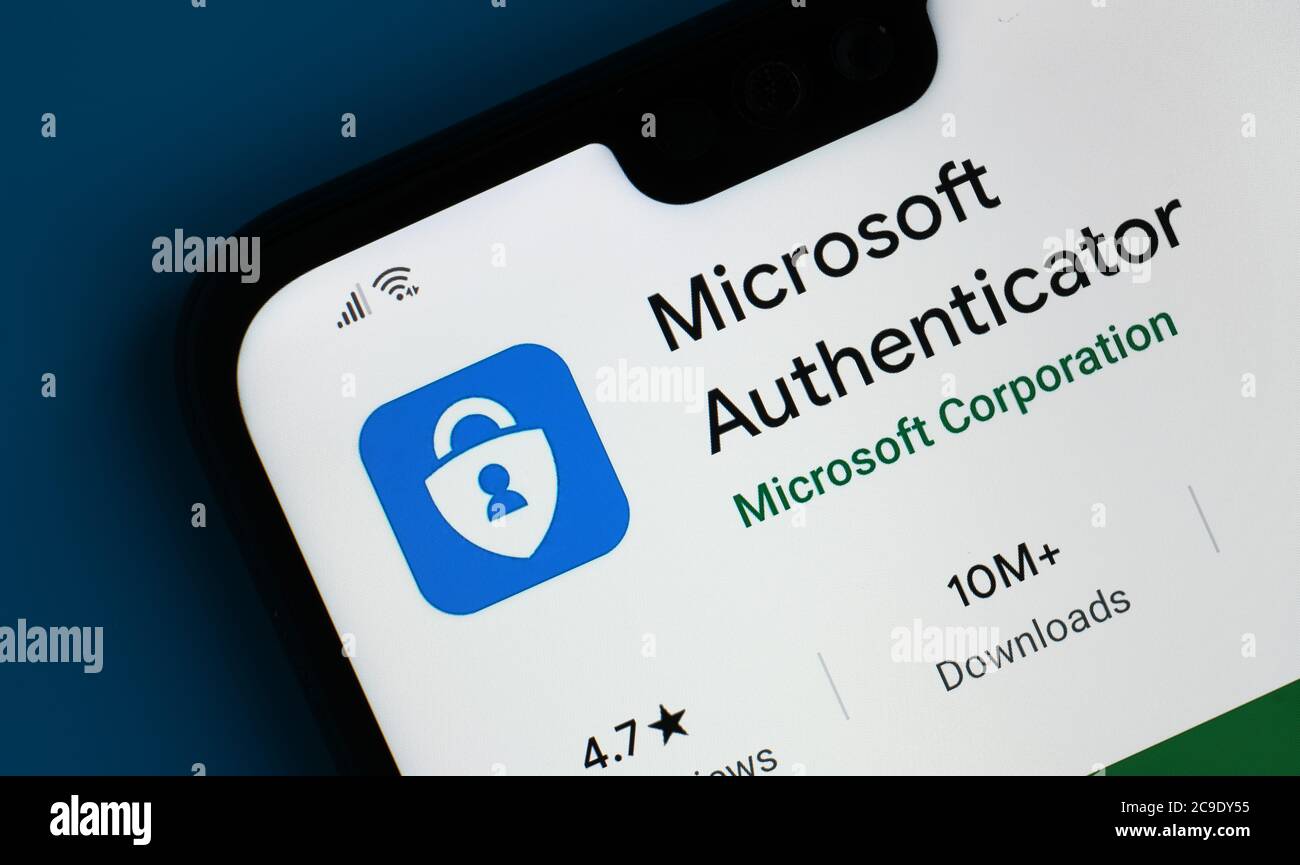 Stone / Großbritannien - Juli 30 2020: Microsoft Authentificator App auf der Ecke des Mobiltelefons gesehen. Stockfoto