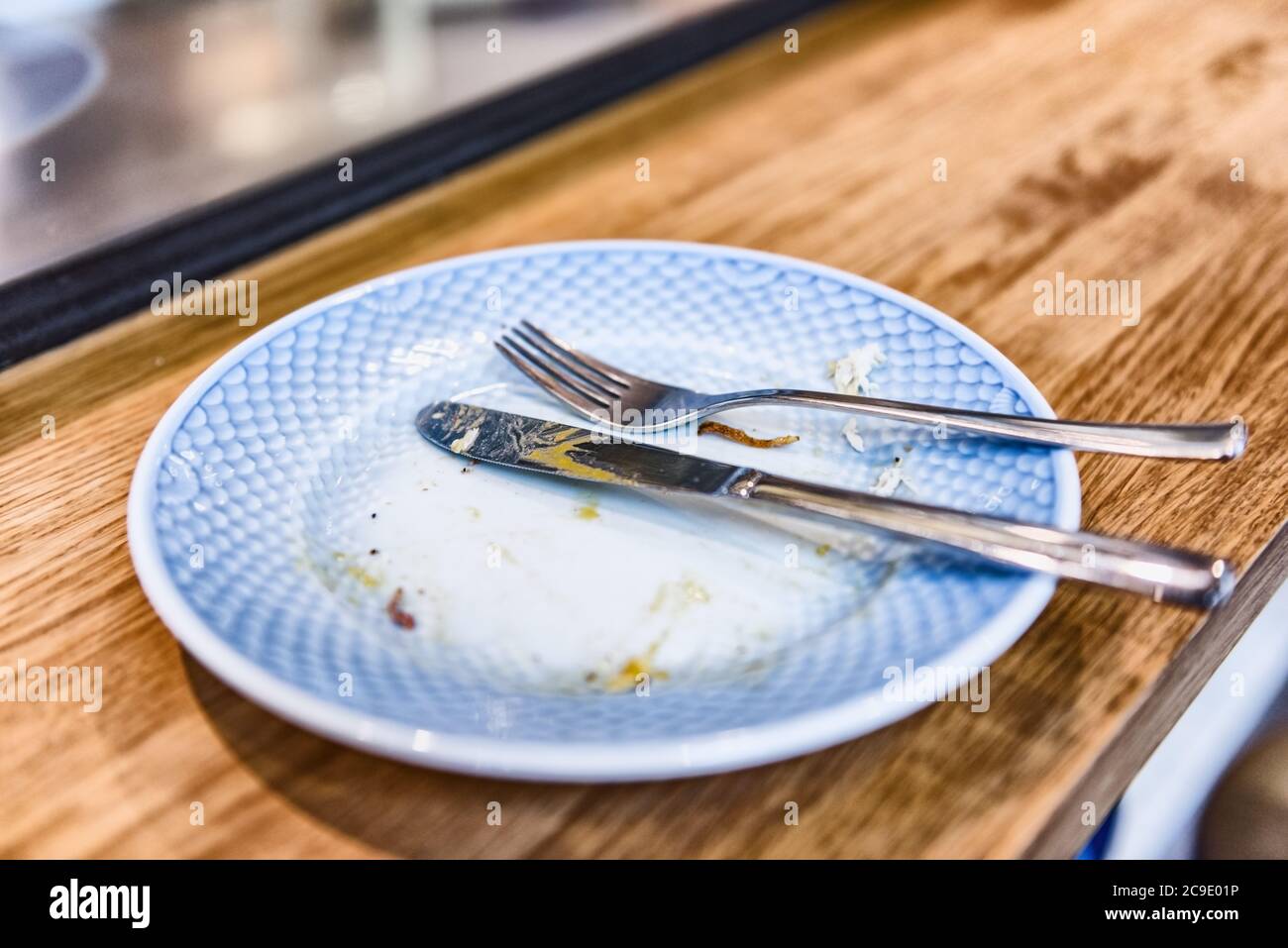 Schmutzige Teller Mit Besteck Stockfotos Und Bilder Kaufen Alamy