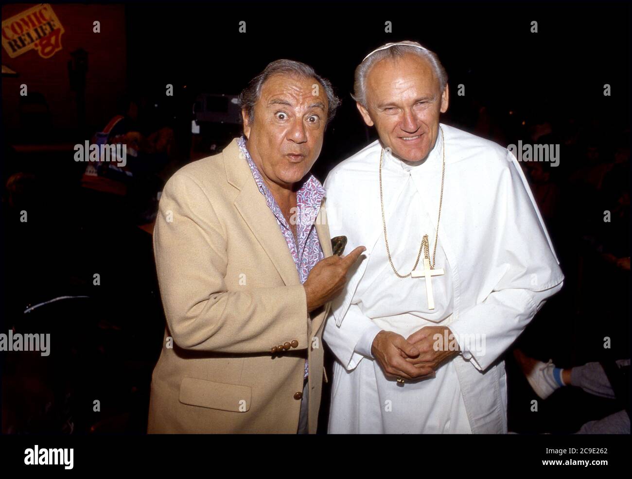 Komiker Bill Dana mit einem Papst Johannes Paul Doppelgänger bei Comic Relief Benefit Stockfoto