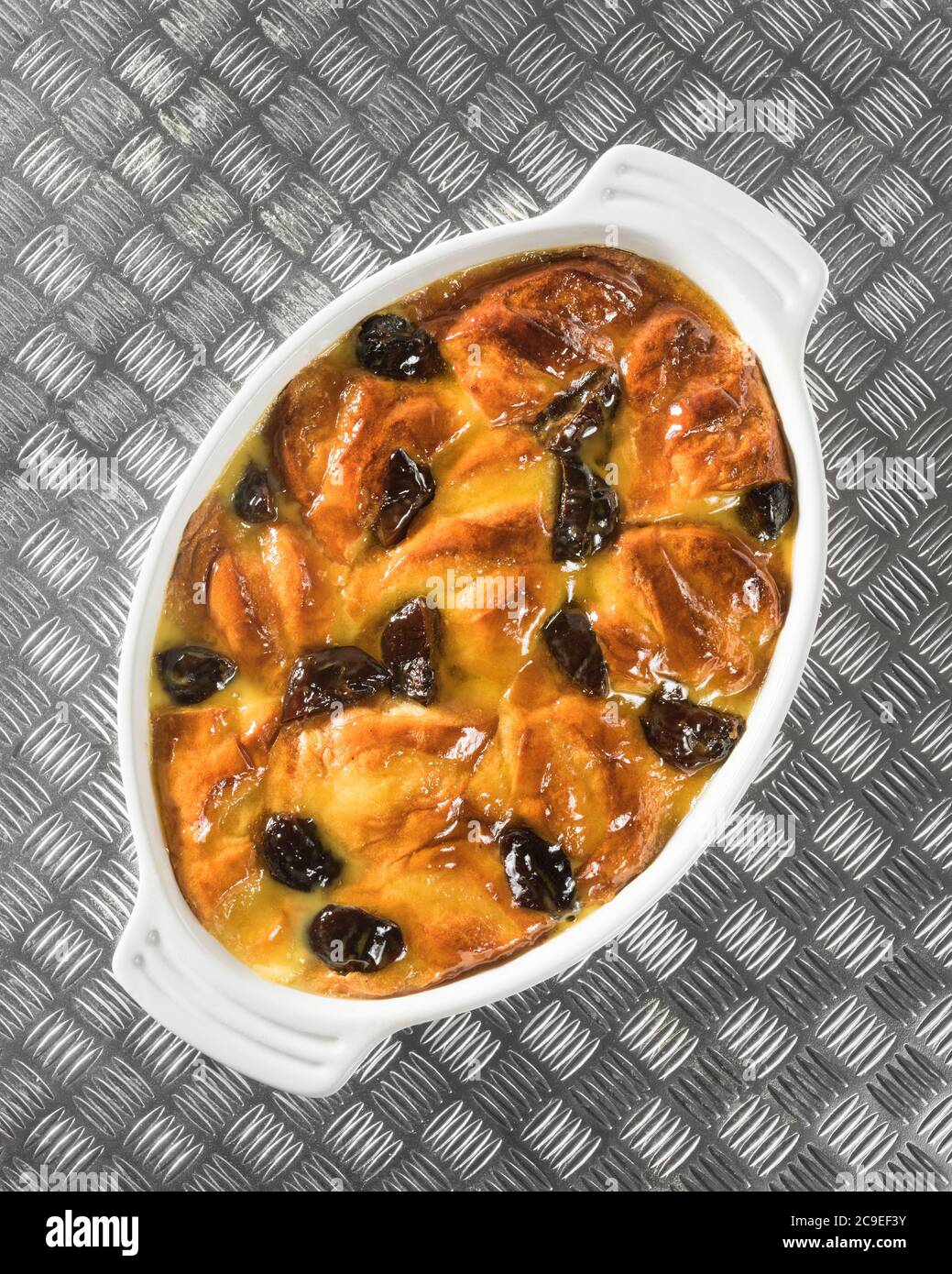 Brioche Brot und Butter Pudding. Essen UK Stockfoto