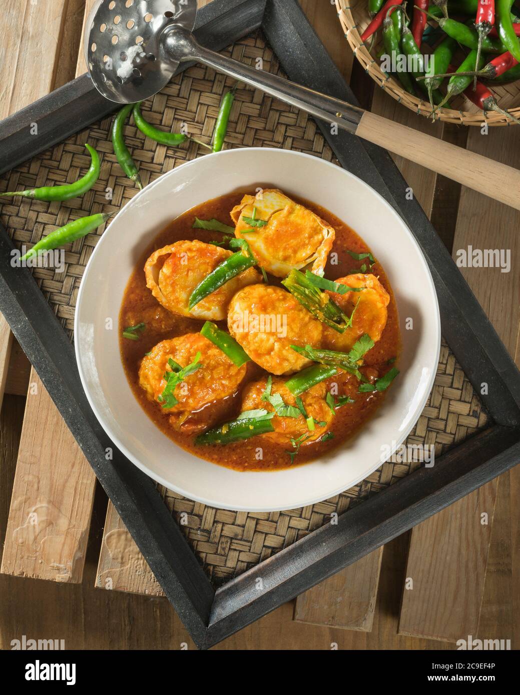 Burmesisches goldenes Ei-Curry. Birma Myanmar Essen Stockfoto