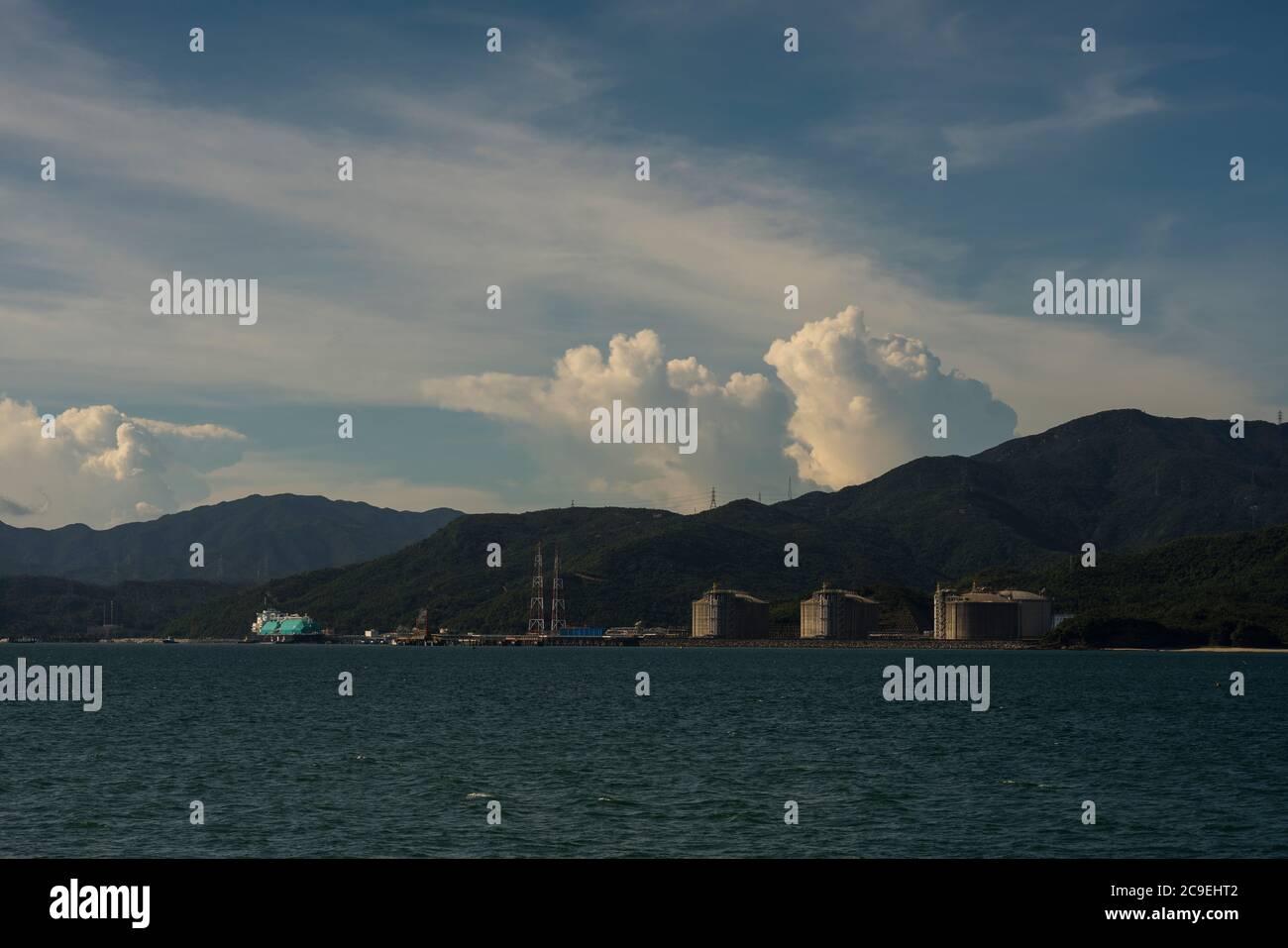 Guangdong Depeng Verflüssigtes Erdgas Terminal Stockfoto