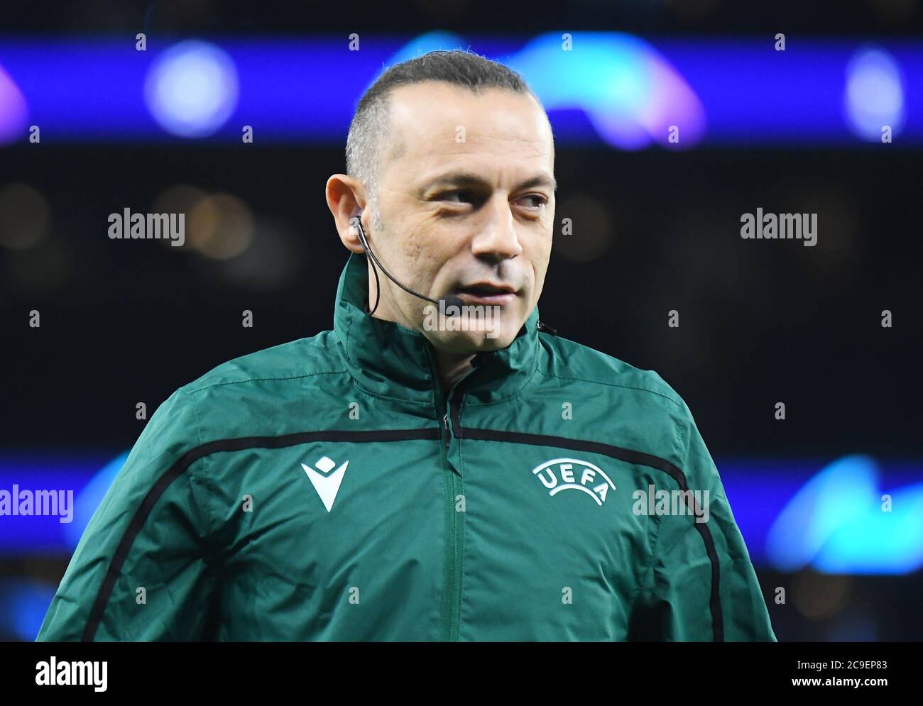 Cuneyt Cakir Turkish Referee Stockfotos Und Bilder Kaufen Alamy