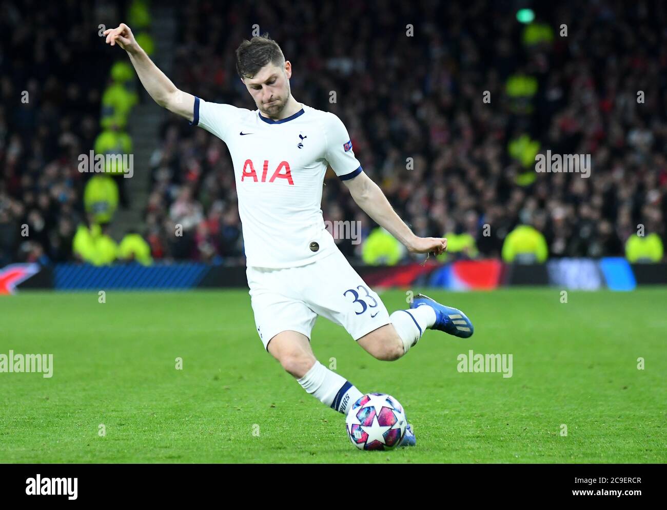 LONDON, ENGLAND - 19. FEBRUAR 2020: Ben Davies aus Tottenham, aufgenommen während der ersten Etappe der UEFA Champions League Runde von 16 zwischen Tottenham Hotspur FC und RB Leipzig im Tottenham Hotspur Stadion 2019/20. Stockfoto