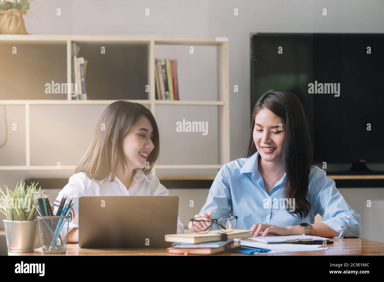 Business People Analysing Statistics Business Documents, Financial Concept Stockfoto