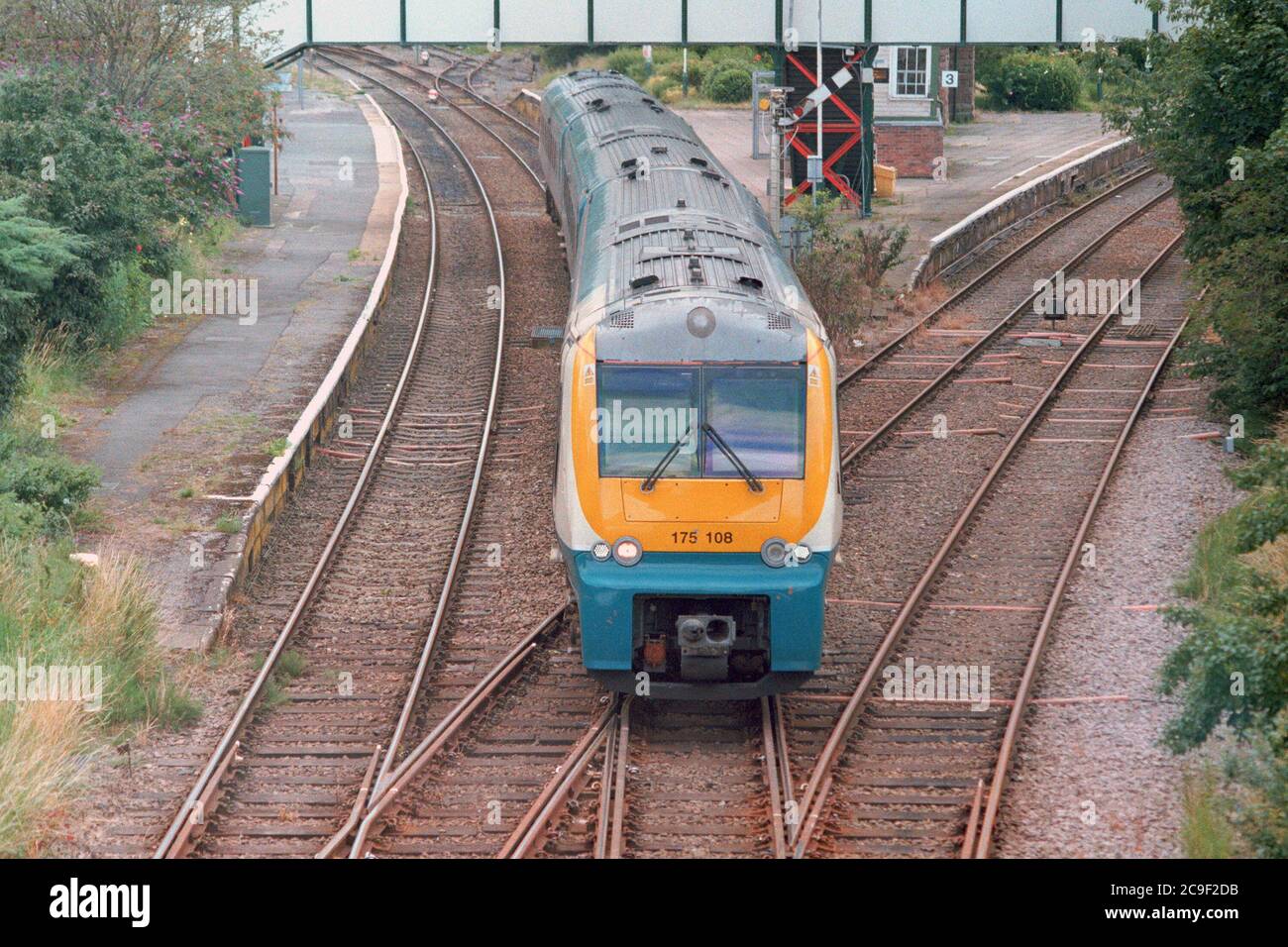 Helsby, Großbritannien - 21. Juli 2020: Ein Transport für Wales Personenzug von Helsby Junction. Stockfoto