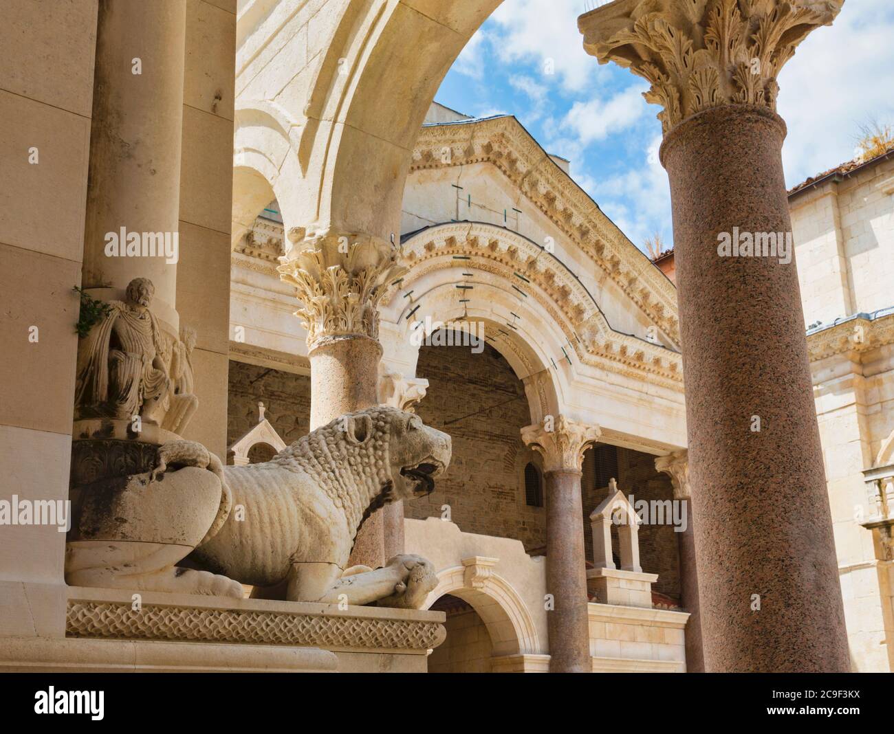 Split, Dalmatien, Kroatien. Peristyl oder Perestil Platz. Das historische Zentrum von Split ist ein UNESCO-Weltkulturerbe. Stockfoto