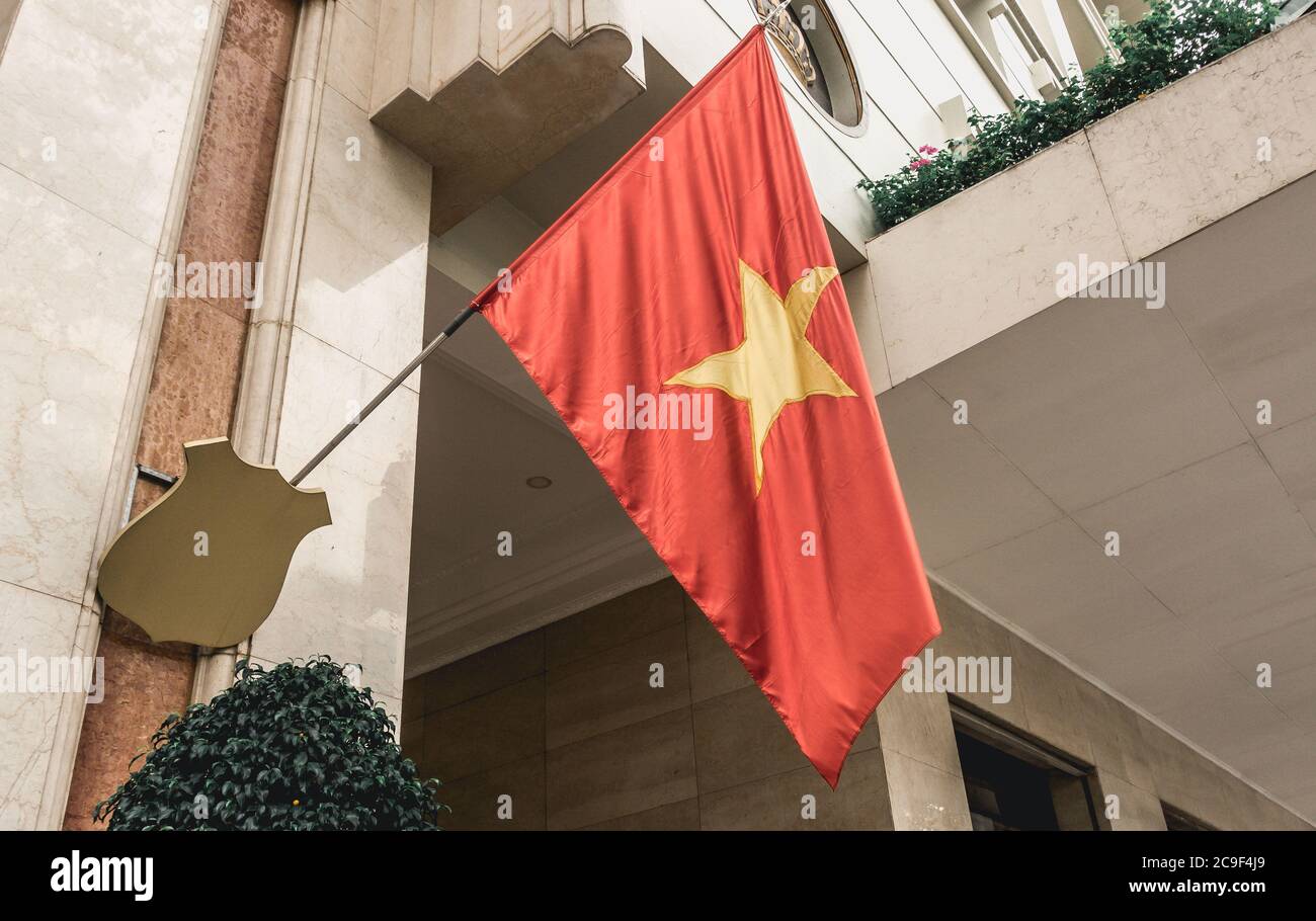 Vietnam Flagge auf dem Wind in Ho Chi Minh City, Vietnam. Stockfoto