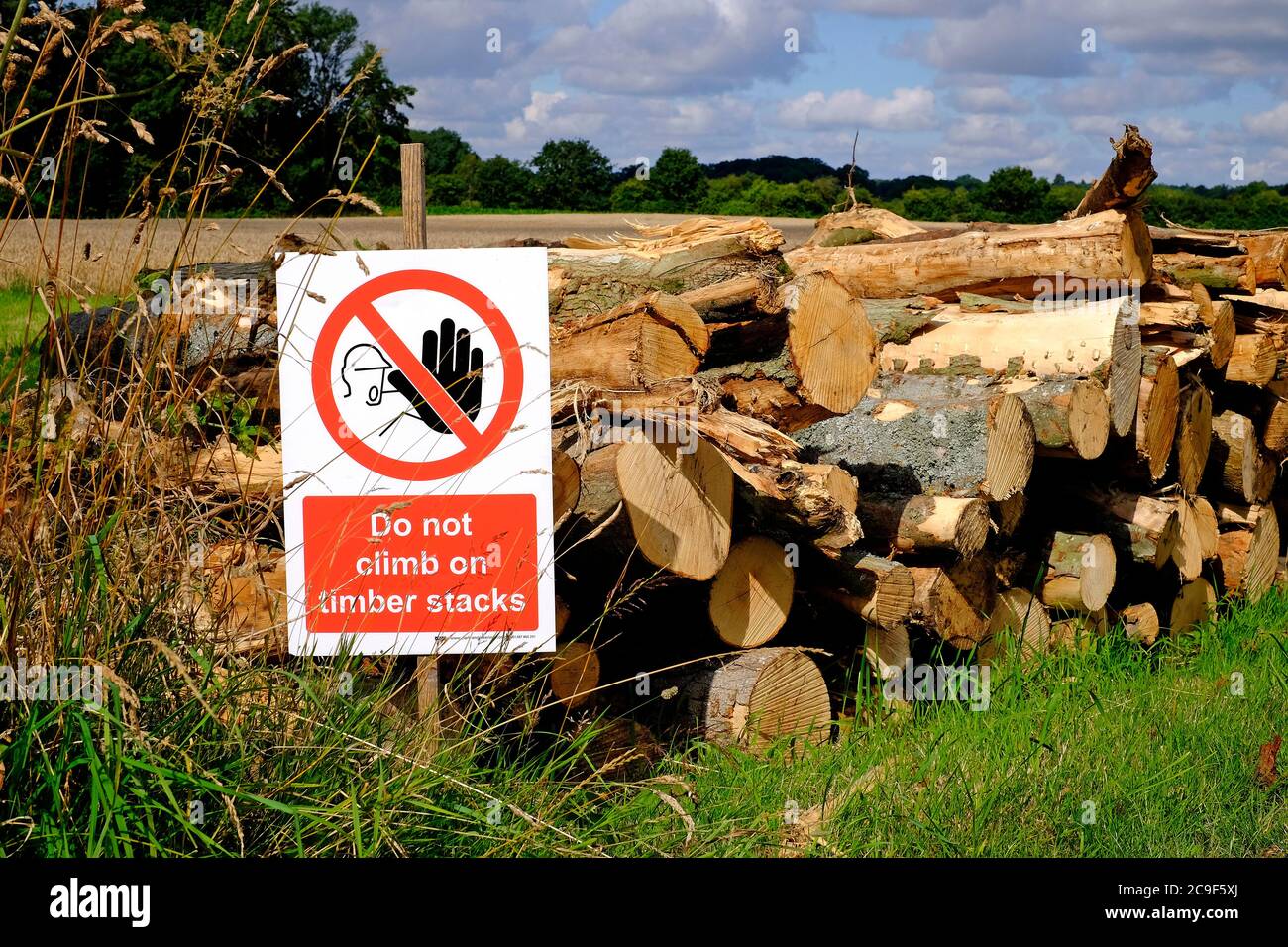 Steigen Sie nicht auf Holzstapel Schild, Norden norfolk, england Stockfoto